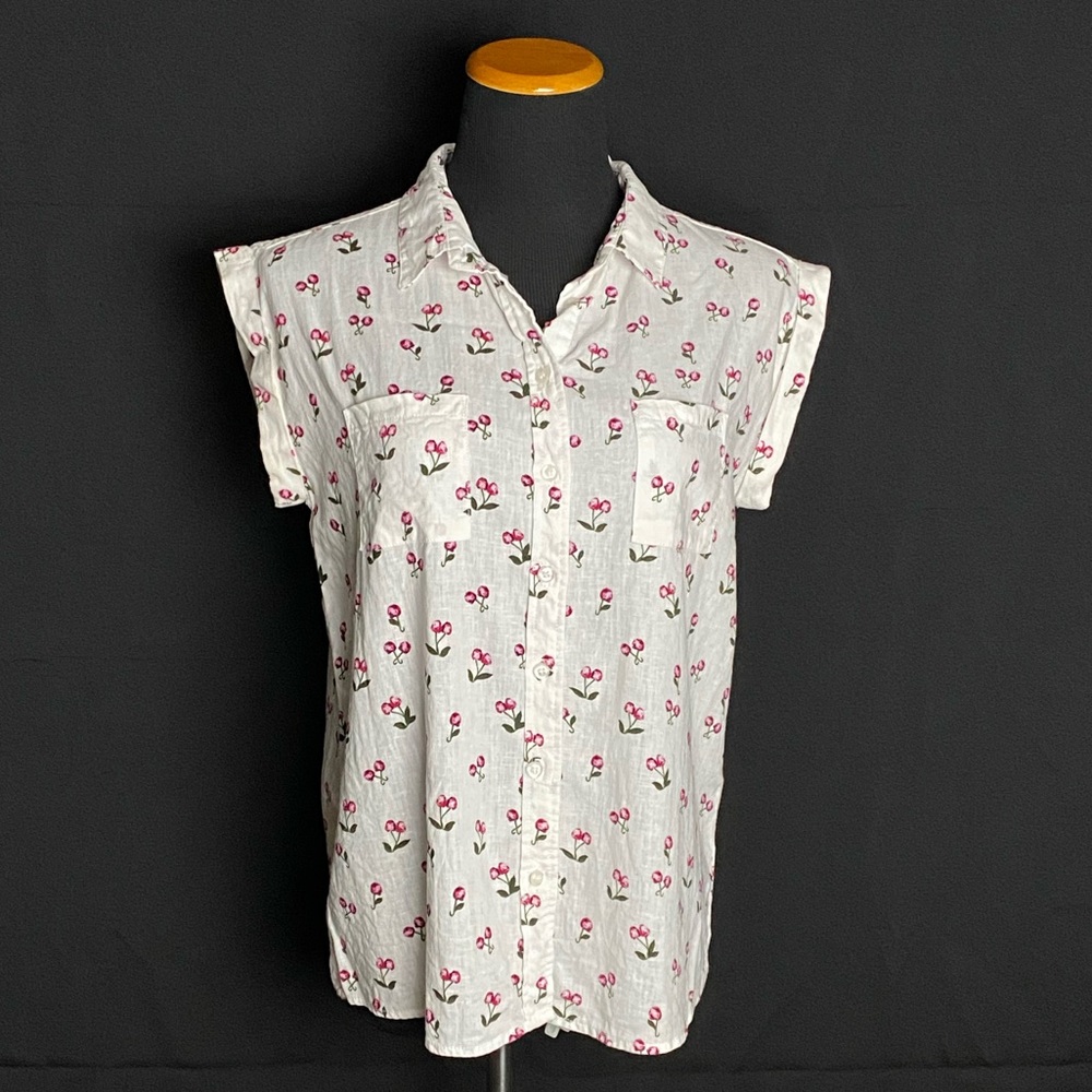 Velvet Heart Linen blend Top with cherry print Like New